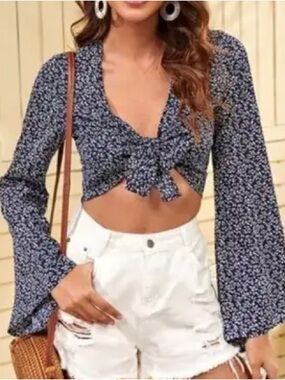 SHEIN Navy Floral Tie-Front Crop Top